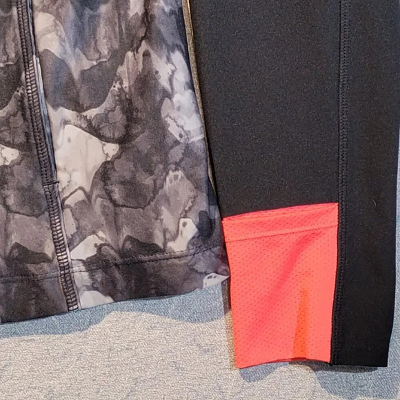 Mondetta Black & White Camo Long Sleeve Stretch Athletic Jacket in Size XL - Picture 5 of 13